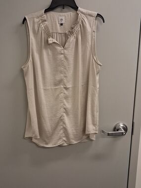CAbi Cream Sleeveless Ruffled V-Neck Blouse NWOT XL